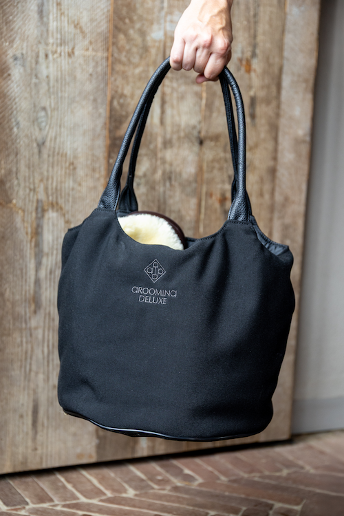 Grooming-Deluxe-Canvas-Grooming-Tasche-schwarz-Tragebild